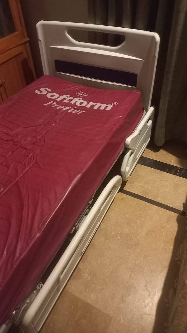 Electrical Medical Bed for Sale in excellent condition 4