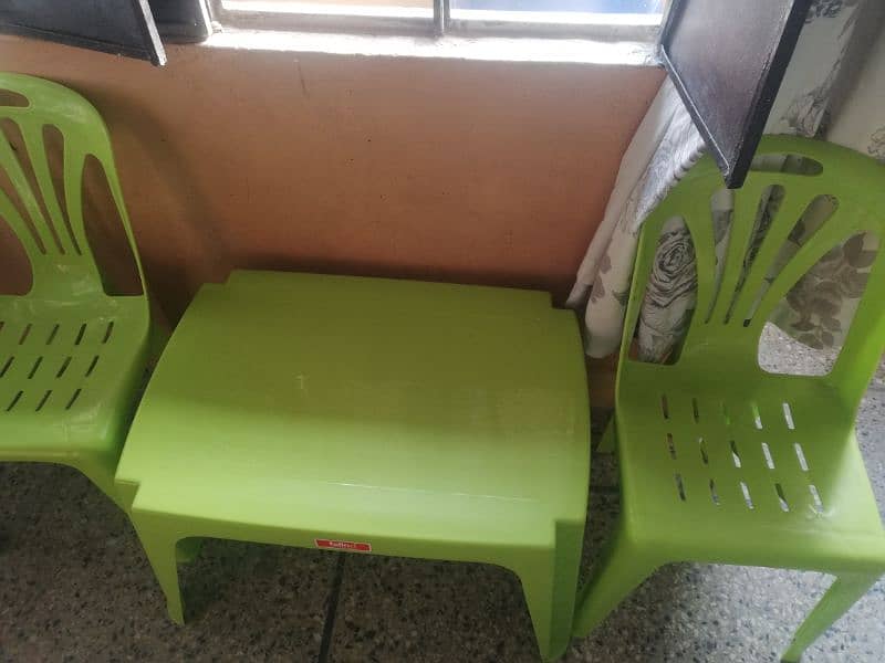 Table chairs 2