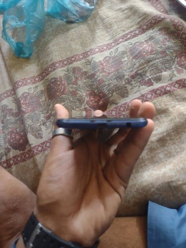 Samsung A10s 2/32 pta approve glass crack condtion dekh lo pic me 5