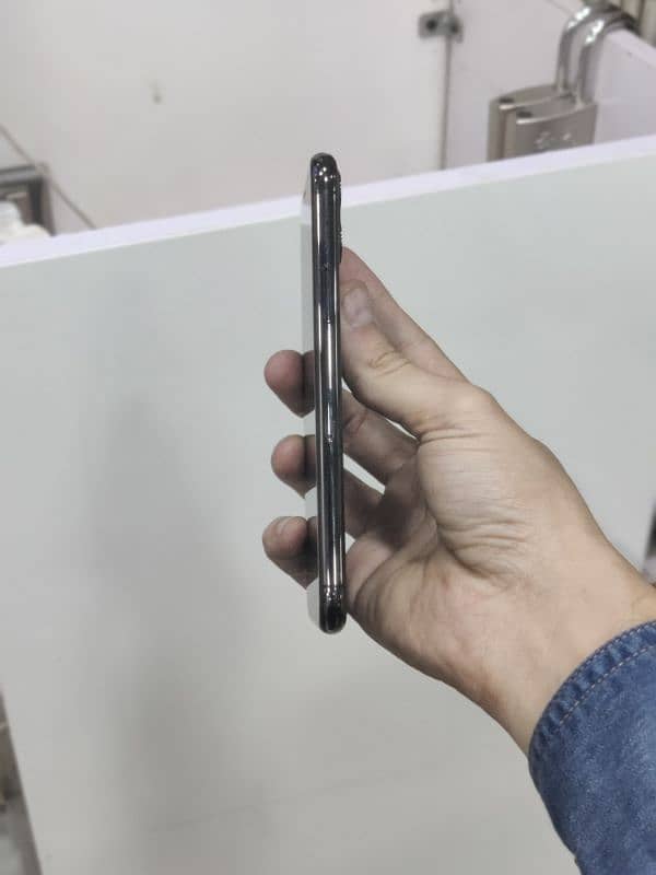 IPhone 11pro Pta Approved 5