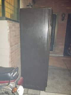 2 Door wooden cupboard/wardrobe