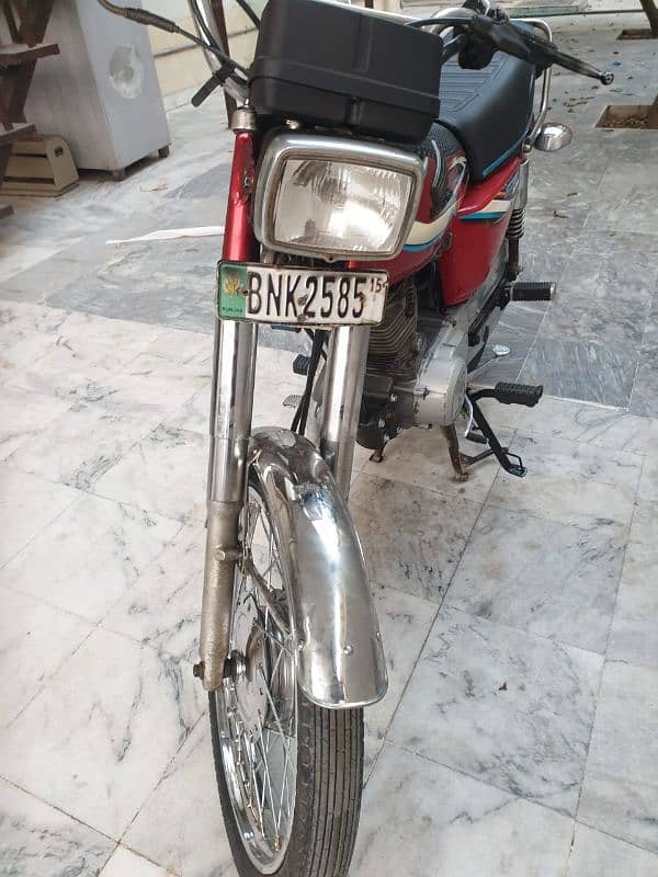 Honda CG 125 15 Model Lush Condition whatsapp 0.3. 7.0. 5.4. 9.2. 4.7. 6 1