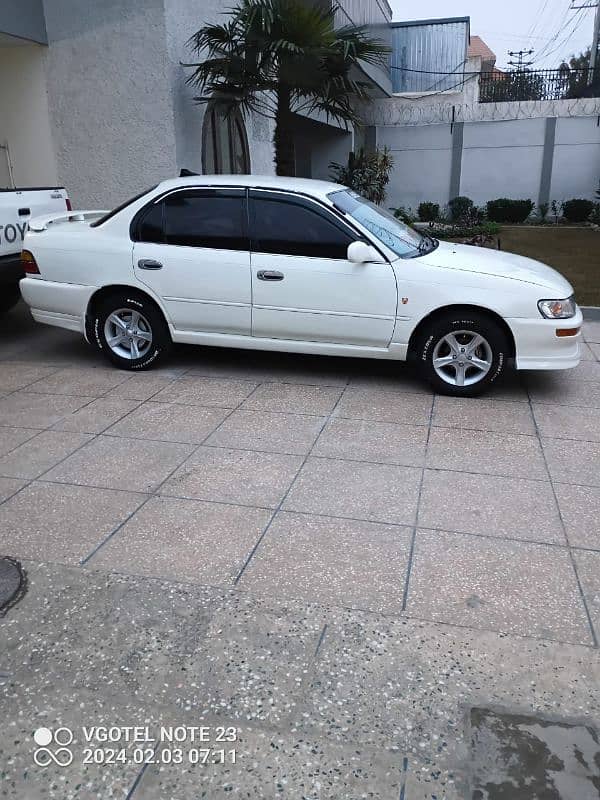 Toyota Corolla XE 2000 4