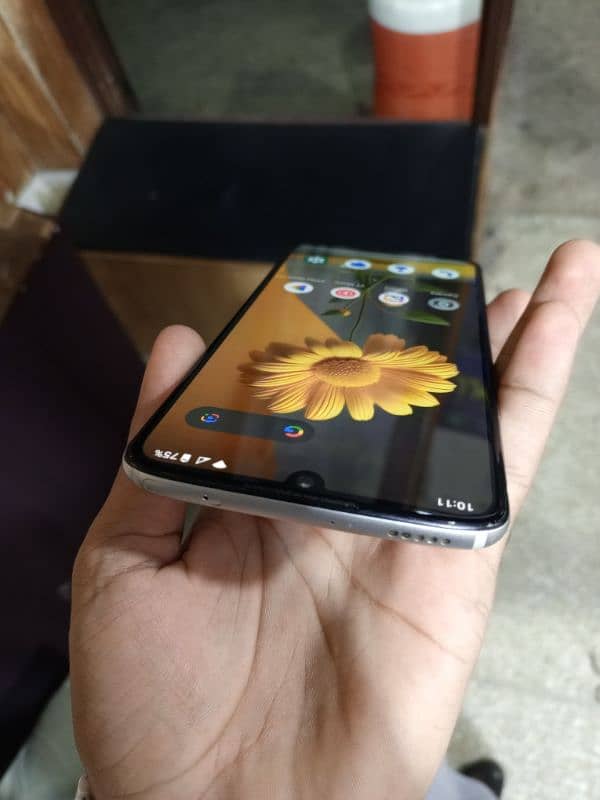 Moto Z4 (128gb in display fingerprint) 5