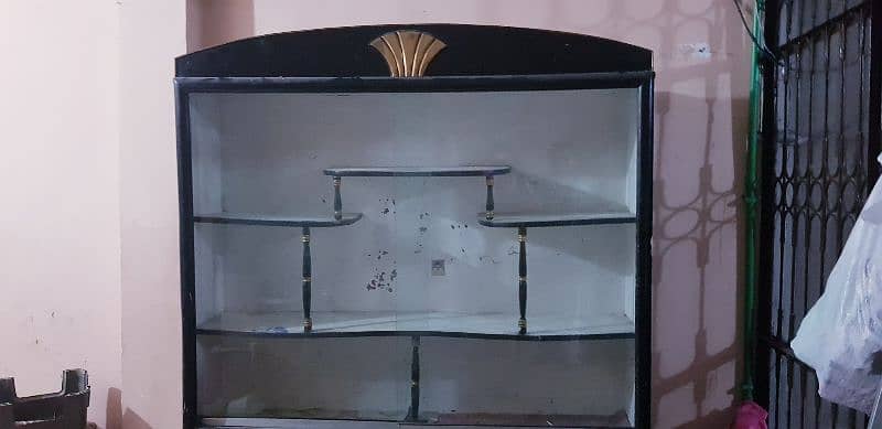 showcase, furniture ,used but very good condition 0