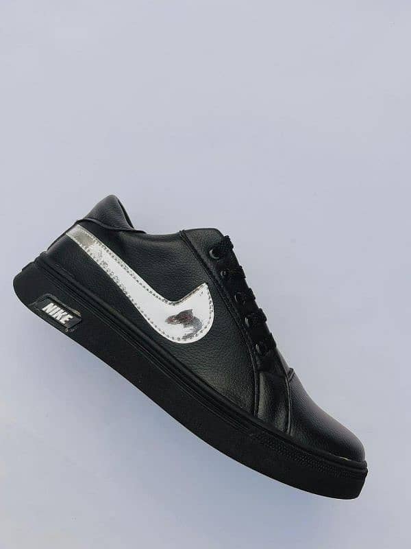 Men's black sneakers 3