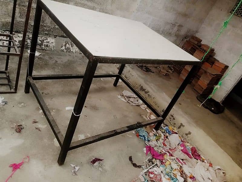 IRON TABLE 3+4 6