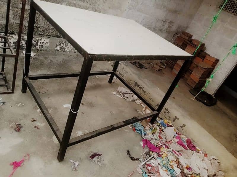 IRON TABLE 3+4 8