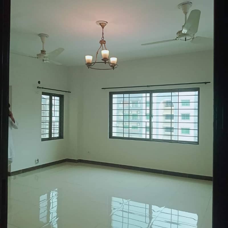 10 Marla 3 Bed Flat For Sale In Askari 11 Lahore 4