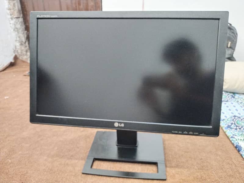 LG 24 inch Wide Format LCD 6