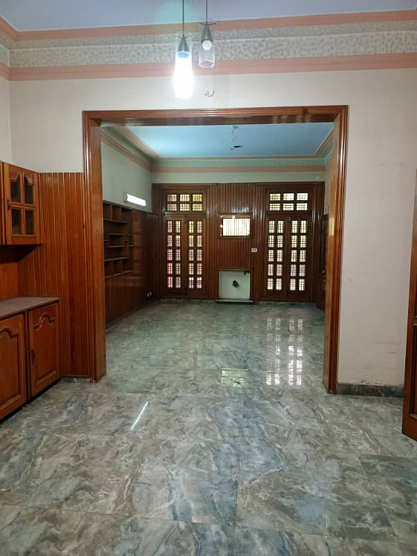 Iqbal Town : 1 Kanal House For Rent Rachna Block 0