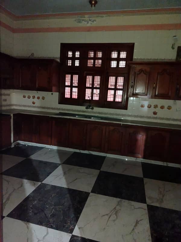 Iqbal Town : 1 Kanal House For Rent Rachna Block 7