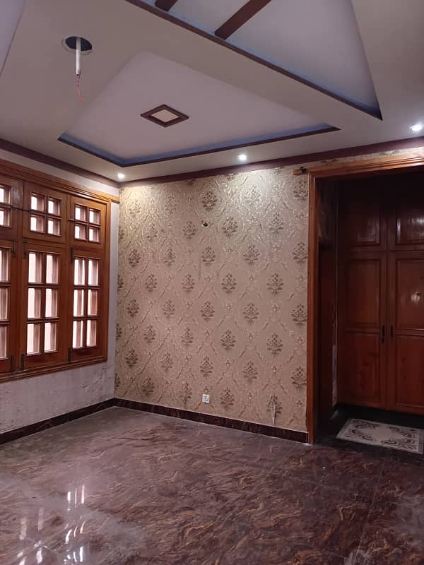 Iqbal Town : 1 Kanal House For Rent Rachna Block 10