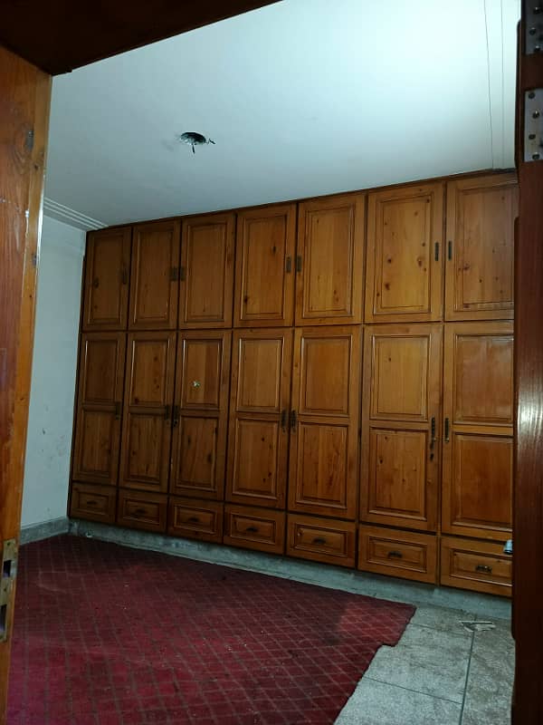 Iqbal Town : 1 Kanal House For Rent Rachna Block 11