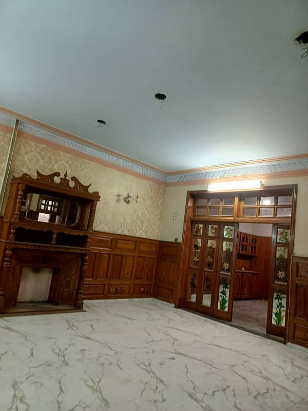 Iqbal Town : 1 Kanal House For Rent Rachna Block 13