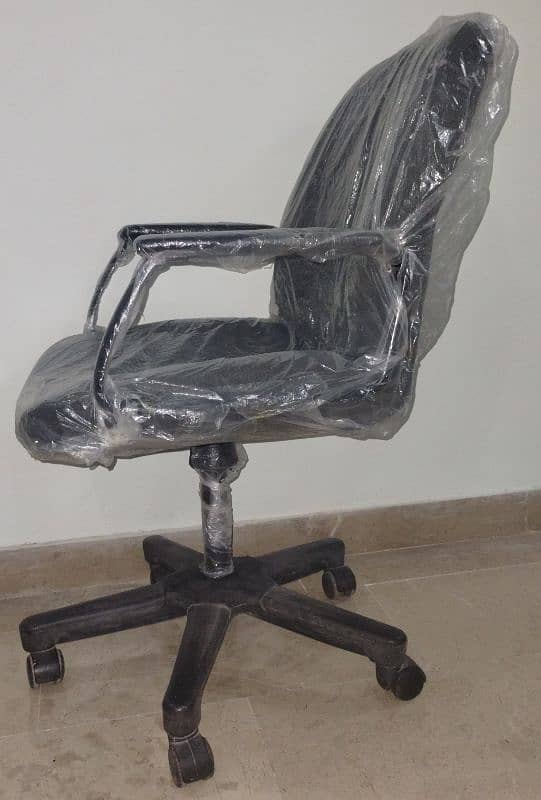 Office Boss chair in good condition, Nazimabad no 1 4