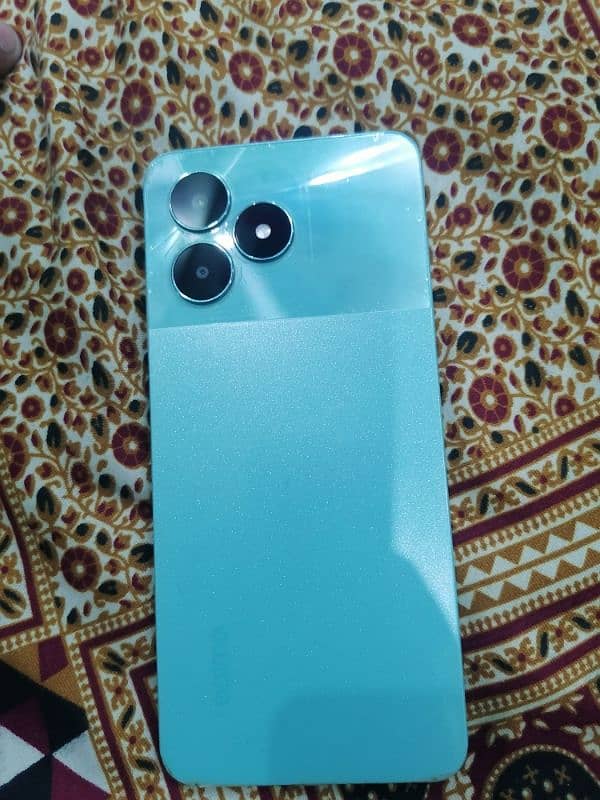 selling my realme c51 4/128 0