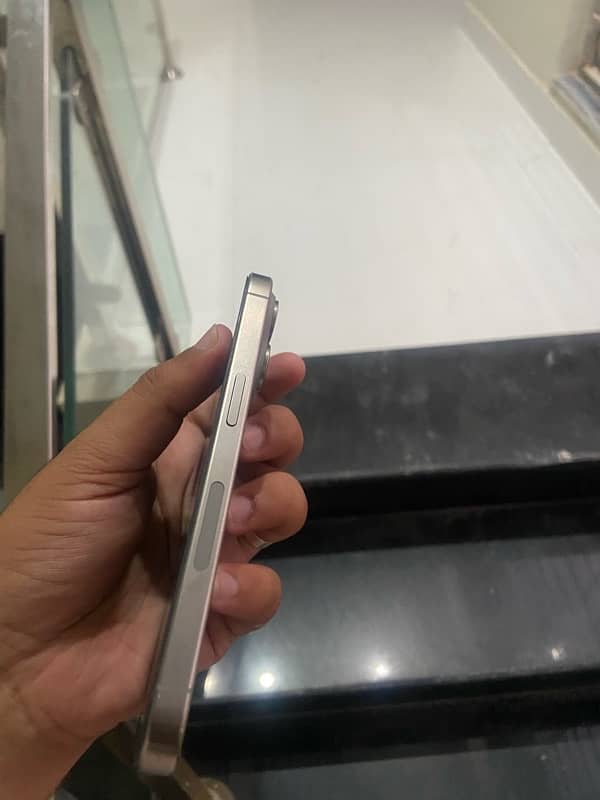 iphone 15 pro jv Natural titanium 4