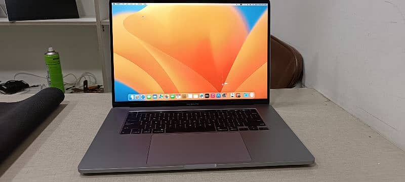 Apple MacBook Pro Ci9 2019 16" with 32Gb ram 512ssd 0