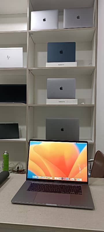 Apple MacBook Pro Ci9 2019 16" with 32Gb ram 512ssd 2