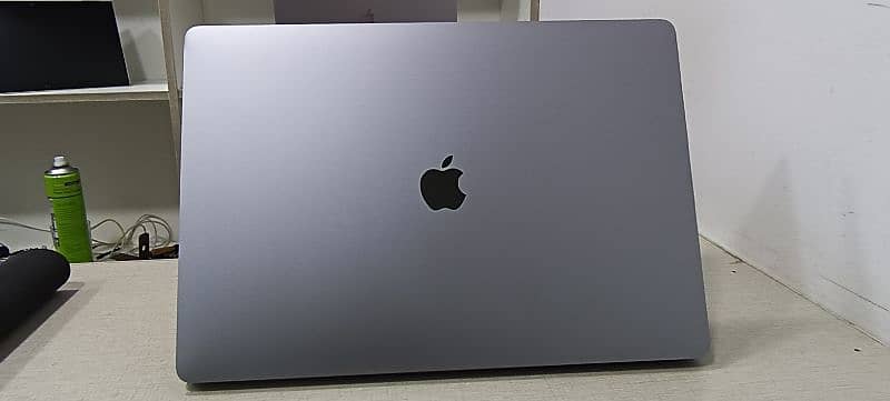 Apple MacBook Pro Ci9 2019 16" with 32Gb ram 512ssd 10