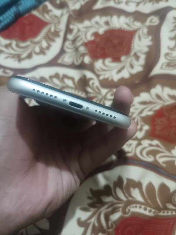 I phone 11 non PTA battery health 82 contact number 032951565344 5