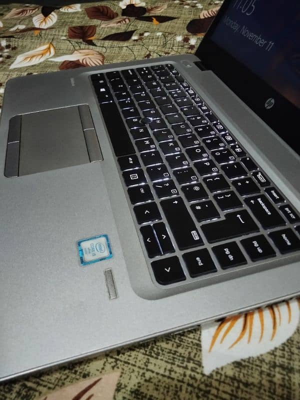 hp 840 G3 laptop with extra batter 1