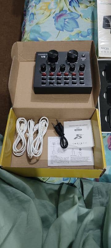 3 boxes with 8 mics and also  soundsmixture 1