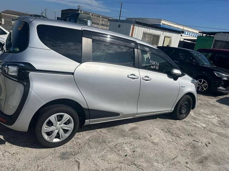 Toyota Sienta 2019 1