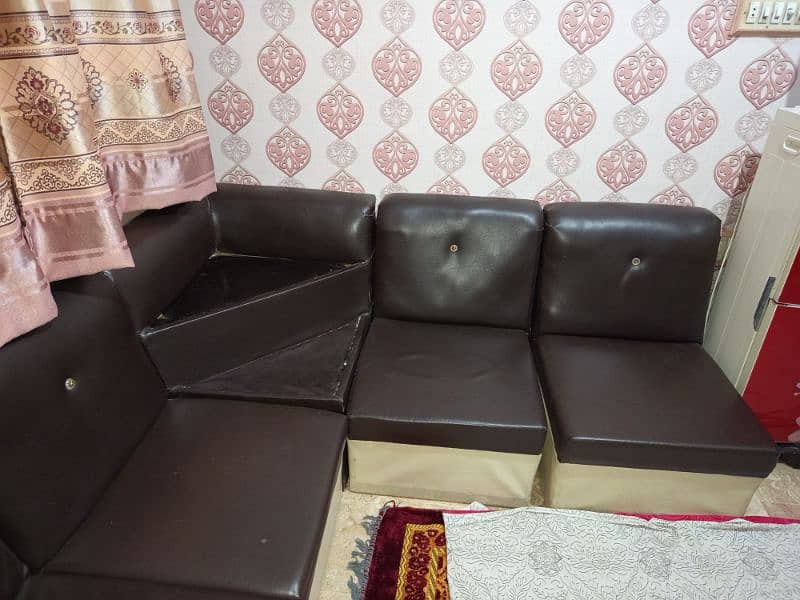 5 seater sofa with 1 corner 1