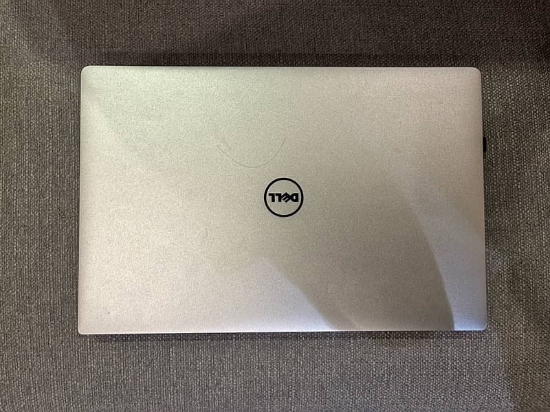 Dell Precision 5520 1