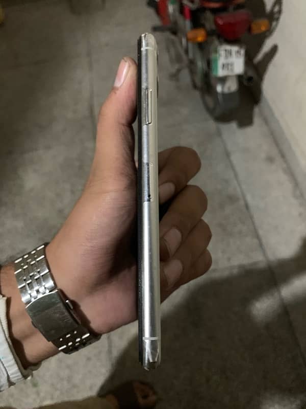 Iphone 11 pro max Dual Pta Approved Scratchless phn 5