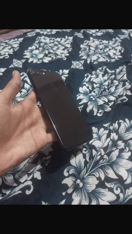 Urgent sell   67 battery health . . . . . with original charger 128Gb 3