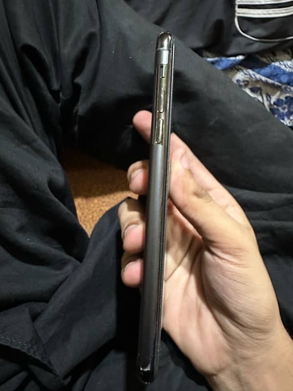 iphone 11 pro max Grey color  JV 5