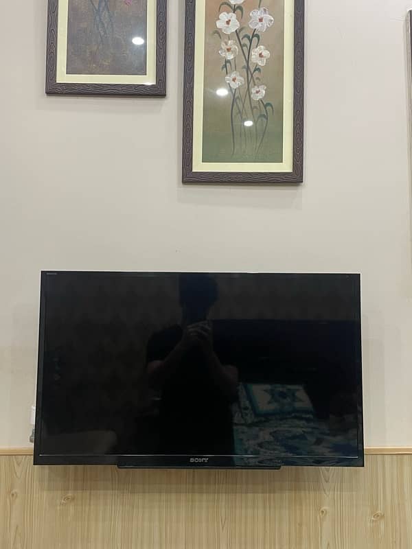 SONY TV with 100% good quality and no issues with screen 1