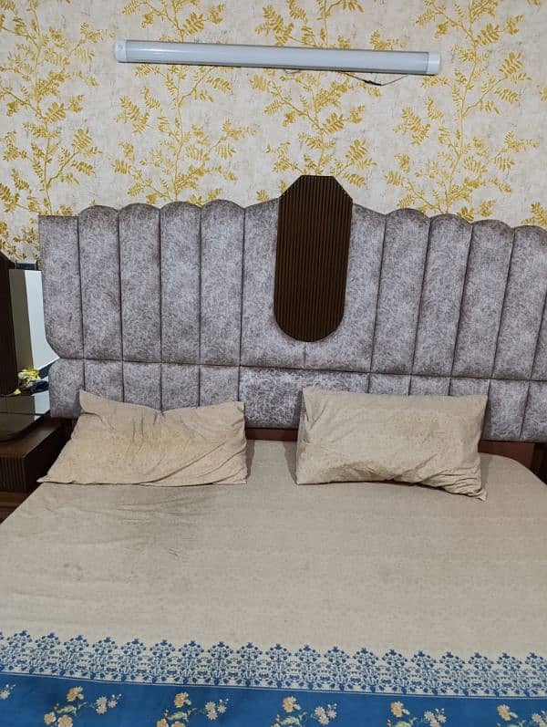 king bed & side table without mattres 1