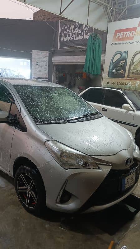 Toyota Vitz 2017 1