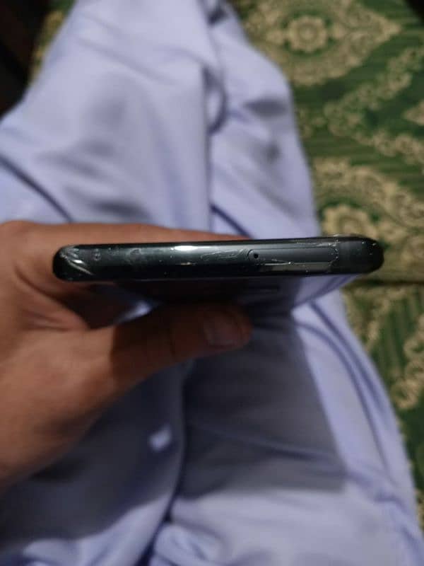 edge back bilkul saf ha Samsung note 9 all ok ha ram6 rom128 gb ha 6