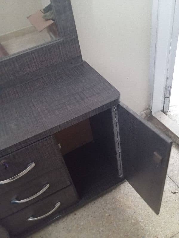 selling my dressing table 7