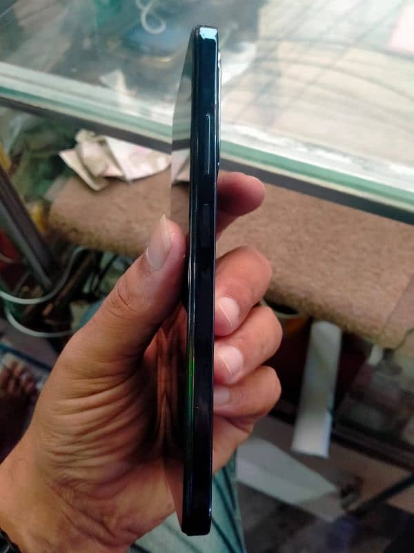 I am selling Infinix hot 40i 8+8ram 256 gb memory  lush condition 3