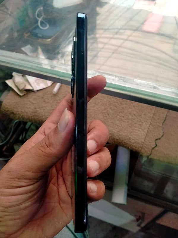 I am selling Infinix hot 40i 8+8ram 256 gb memory  lush condition 4