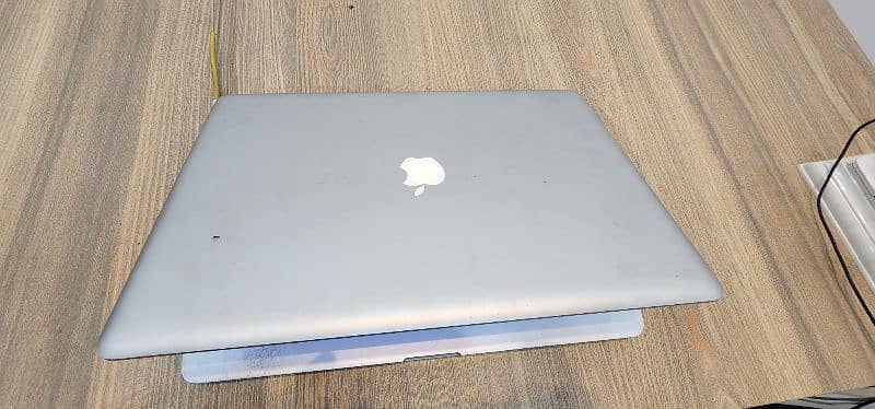 Macbook Pro 17 A1297 8GB RAM i7 750GB HDd 3