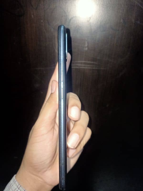 oppo a15s  one hand use 2