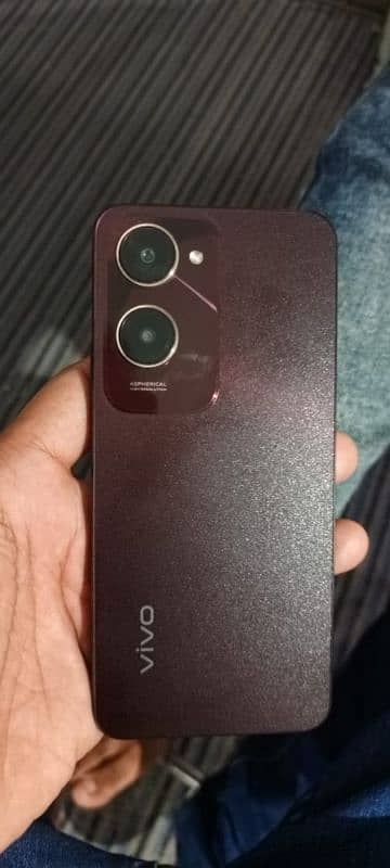 vivo y 18 4+4 ram 128 brown clr 10 by 10 all ok box charger warntty 1