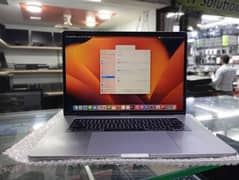 MacBook pro 2017 15" i7/16/256/2 gb graphic