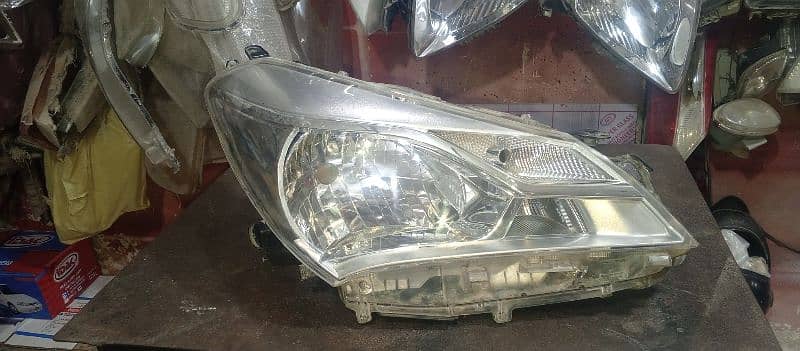 vitz 2021.2022 head light right side 1