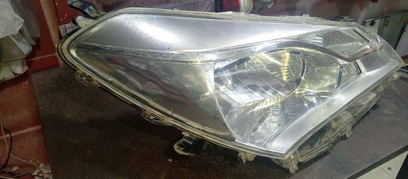 vitz 2021.2022 head light right side 5