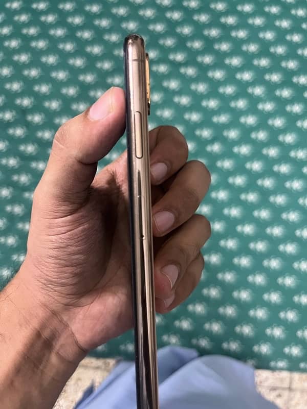 iPhone XS Max 64 GB Dual SIM Official PTA Approved 7