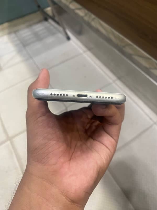 iphone XR 4