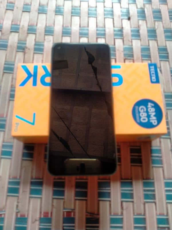 tecno spark 7 pro set and box no charger ok set he need cash 2